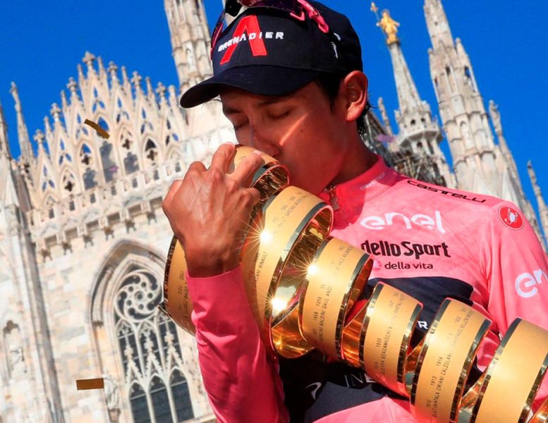 Giro d'Italia 2021 - Egan Bernal com a taça de vencedor