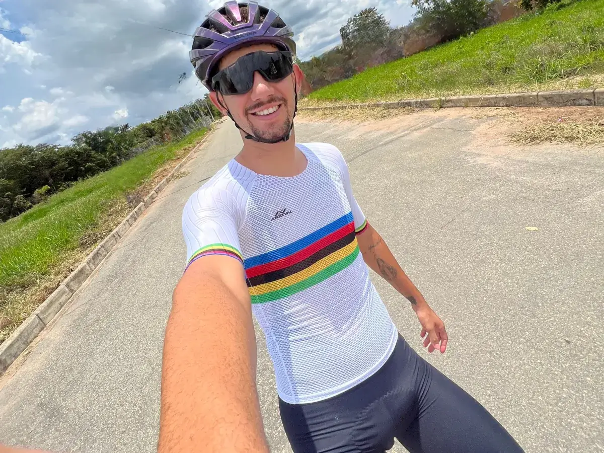 ARRIVAL SPORTS REVELA A REVOLUCIONÁRIA CAMISA DE CICLISMO ULTRA RACE